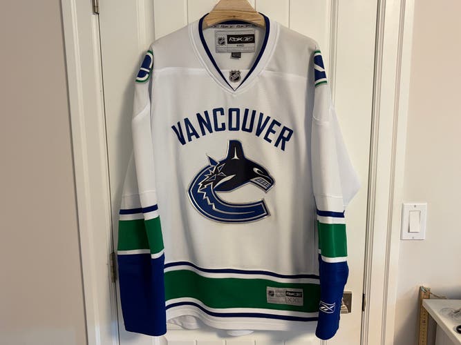 Authentic Reebok Vancouver Canucks White Orca Jersey Size XXL 2XL
