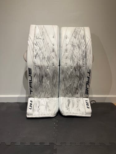 35" True L20.2 Pro Goalie Leg Pads (Used)
