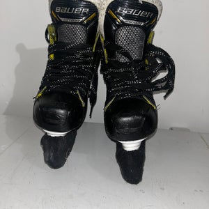 2024 Bauer Supreme M3 Hockey Skates Regular Width Size 6 (Used)