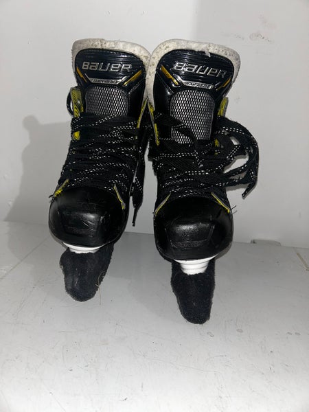 2024 Bauer Supreme M3 Hockey Skates Regular Width Size 6 (Used)
