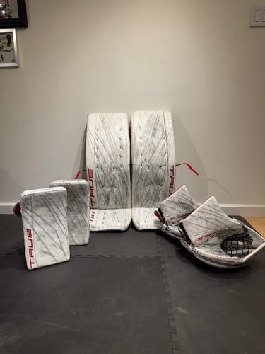34" True Regular Goalie Full Set (Used)