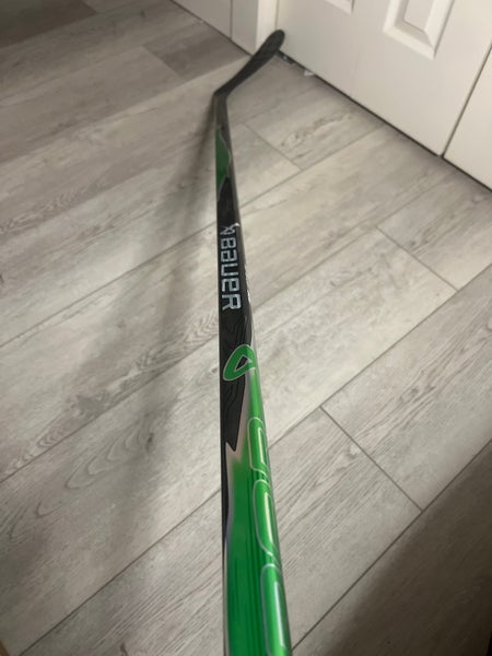 Senior Bauer Vapor FlyLite Right Handed Hockey Stick P28 (New)