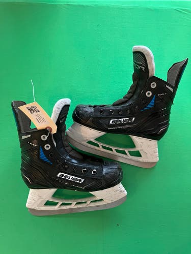Junior Bauer Vapor VOLT Hockey Skates Regular Width Size 1 (Used)