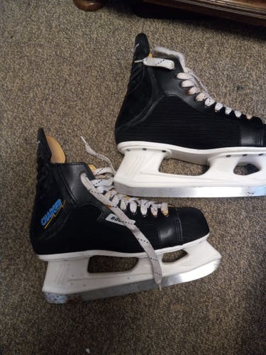 Bauer Size 9 Senior Charger Hockey Skates Regular Width 9