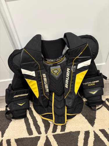 Large 2014 Bauer TotalONE NXG Goalie Chest Protector (Used)