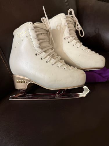 EDEA chorus Figure Skates C Junior 1 (Used)