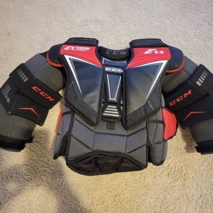 Medium CCM Extreme Flex Shield E2.9 Goalie Chest Protector (Used)