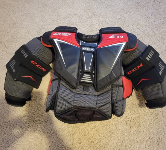 Medium CCM Extreme Flex Shield E2.9 Goalie Chest Protector (Used)