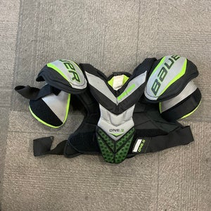 Used Bauer ONE.6 Intermediate Shoulder Pads MD 11614-S000222458