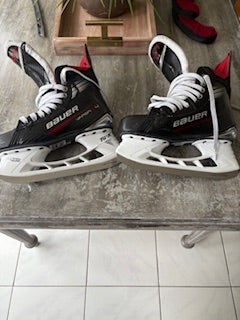 2023 Bauer Vapor X4 Hockey Skates Fit 3 Wide Width 7.0 (Used Once)