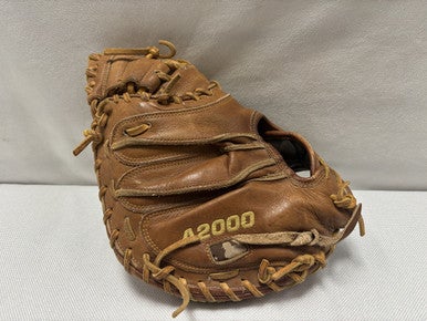 Used Wilson A2000 1791 RH BB Catchers Mitt 32 1/2" 11490-S000266090