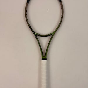 Wilson Blade Stefanos Tsitsipas Personal Frame Pro Stock, 4 3/8 Excellent 9/10