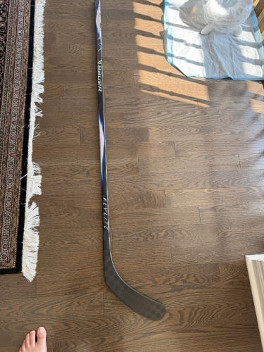 Senior Bauer Vapor FlyLite Right Handed Hockey Stick P92 (Used)