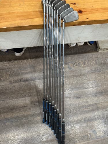 Ping i10 Right Handed Iron Set (8 Clubs) #4 - #9, PW, GW (Used)
