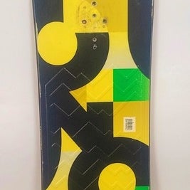Used $600 Men's Burton Progression Snowboard Yellow 147 cm