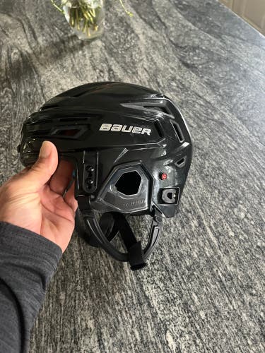 Medium Bauer Re-Akt 150 Helmet (Used)