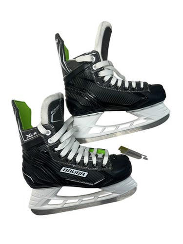 Used Bauer XLS Junior Hockey Skate Junior 04 11835-S000198670