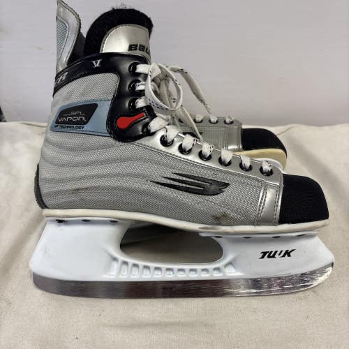 Senior Size 8 EE Bauer Vapor V Ice Hockey Skates. Excellent Condition