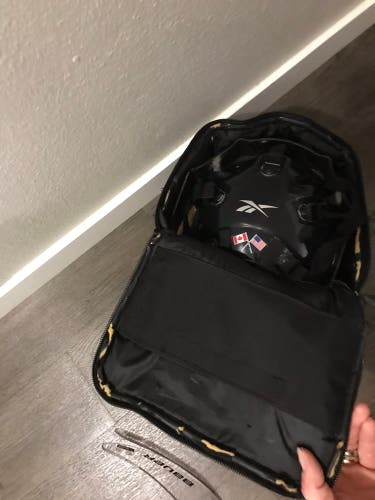 Senior Medium Reebok 7K Goalie Mask Pro Stock (Used)