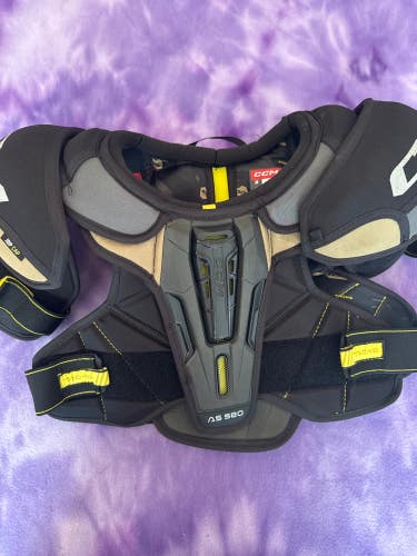 Small Senior CCM AS580 Shoulder Pads (Used)