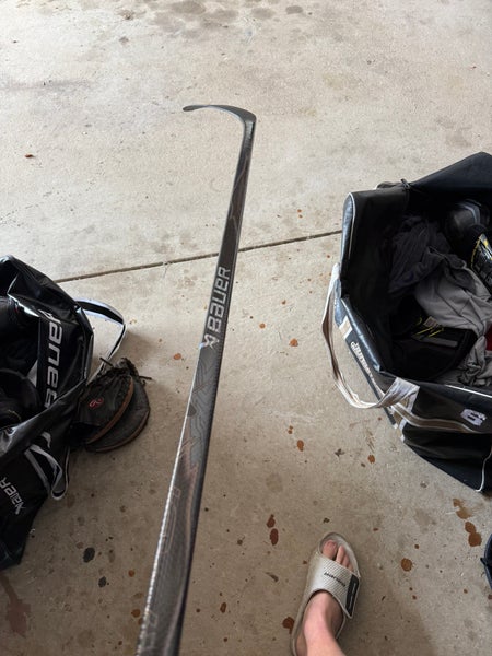 Senior Bauer Vapor FlyLite Right Handed Hockey Stick P28 (New)