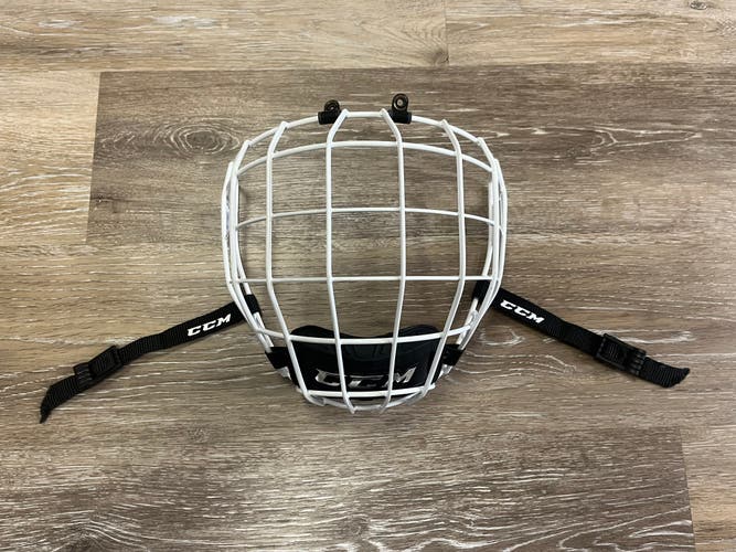 Medium CCM FM680 Full Cage White Adult Sr. M