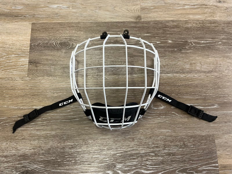 Medium CCM FM680 Full Cage White Adult Sr. M