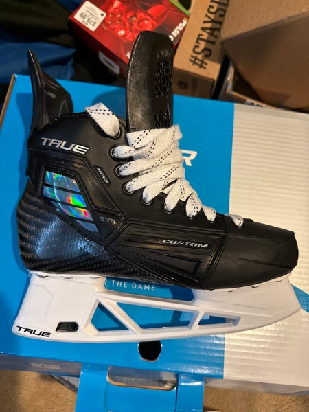 2025 True Pro Custom Hockey Skates Regular Width 7.5 (Used)