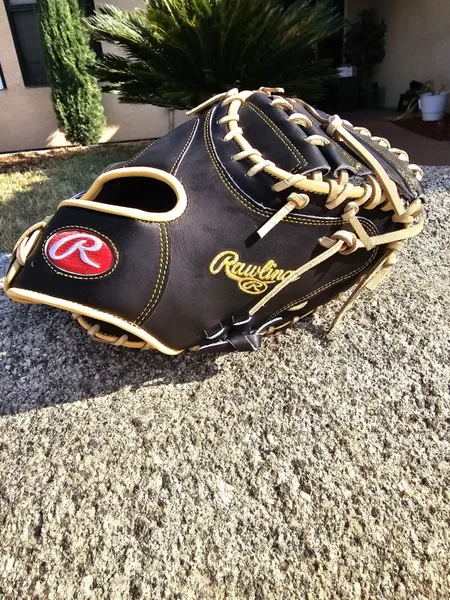 2025 Rawlings RH Catcher's Heart of the Hide Baseball Glove 34" (Used)