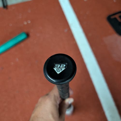 2025 DeMarini Whisper Composite Bat (-9) 21 oz 32" (Used)