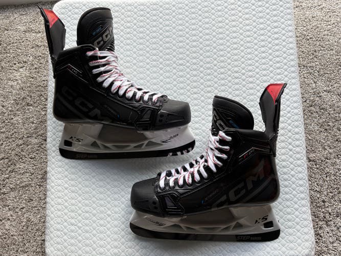 CCM JetSpeed FT690 Hockey Skates Regular Width 10 (Used)