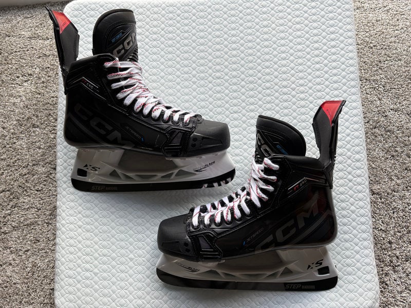 CCM JetSpeed FT690 Hockey Skates Regular Width 10 (Used)