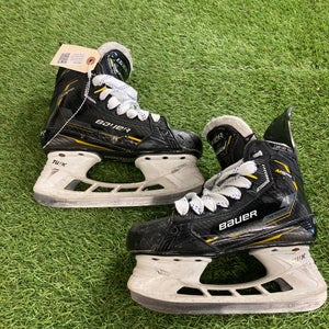 Junior Bauer Supreme M5 Pro Hockey Skates Regular Width Size 3.5 (Used)