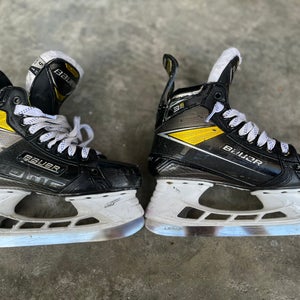2023 Bauer Supreme 3S Hockey Skates Regular Width Pro Stock Size 5 (Used)