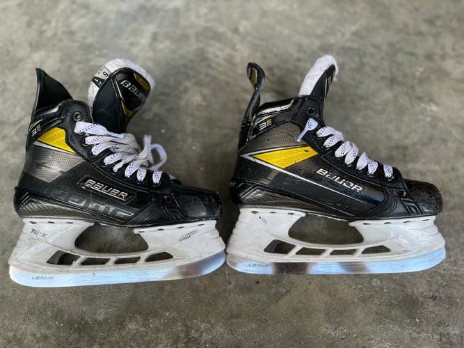 2023 Bauer Supreme 3S Hockey Skates Regular Width Pro Stock Size 5 (Used)