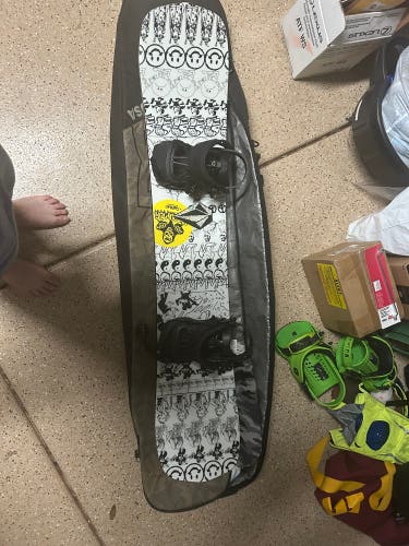 Men's GNU Snowboard All Mountain (Used)