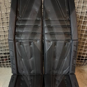 34" True Catalyst PX3 Goalie Leg Pads (Used)