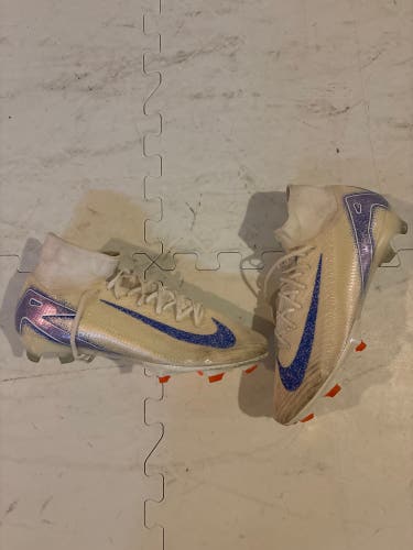 White Men's Size M 11.5 (W 12.5) Nike Cleats (Used)
