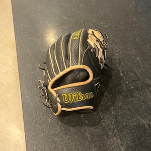 2020 Wilson A2000 RH Infield Baseball Glove 11.75" (Used)