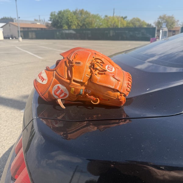 Wilson A2000 U Miami Glove