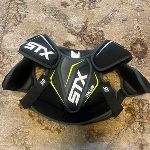 Medium Youth STX Stallion 50 Shoulder Pads (Used)