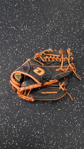 Used Demarini INSANE BB/SB Glove RH Throw Black 11 3/4" 11849-S000032272