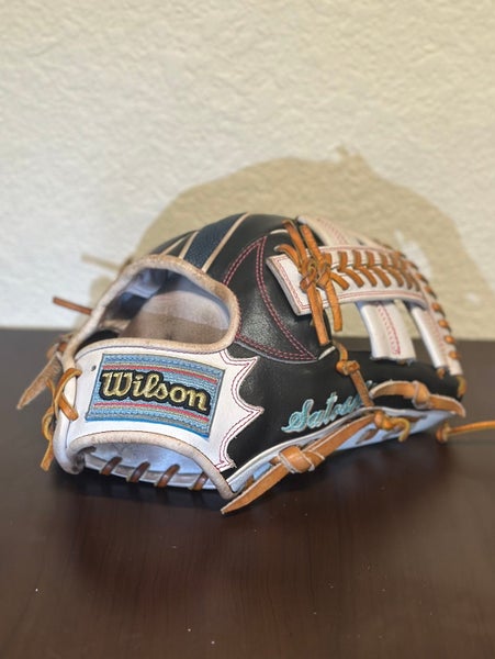 Rare Japanese custom Wilson Staff RH Infield Baseball Glove 11.5" (Used) baby blue logo superskin