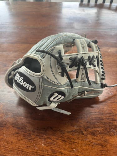Wilson A2000 RH Baseball Glove 11.75" (Used)