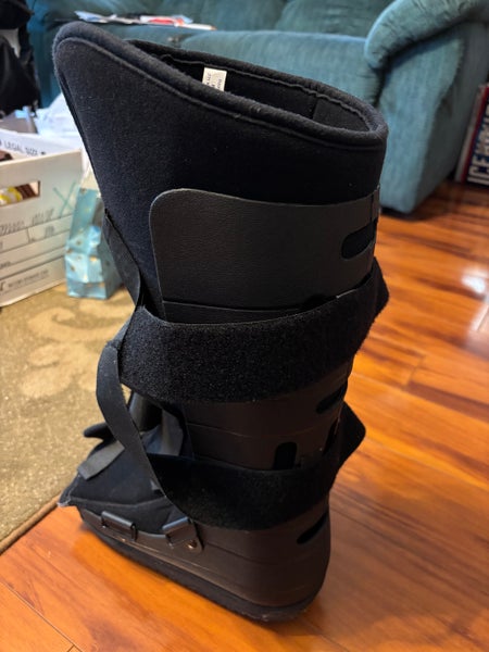 DJ Orthopedics Walking Boot (Used)