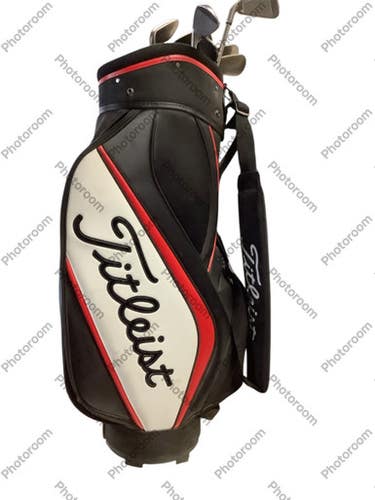 Used Titleist 917 CART BAG Mens Cart Bag Black And White 11686-S000046299