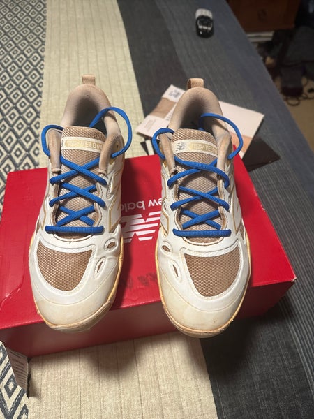 White Women's Size M 8.5 (W 9.5) New Balance Low Top Molded Cleats (Used)