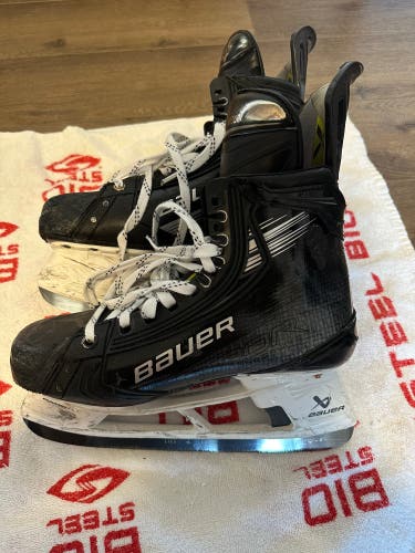 2024 Bauer Vapor Hyperlite 2 Hockey Skates Regular Width Pro Stock 7 (Used)
