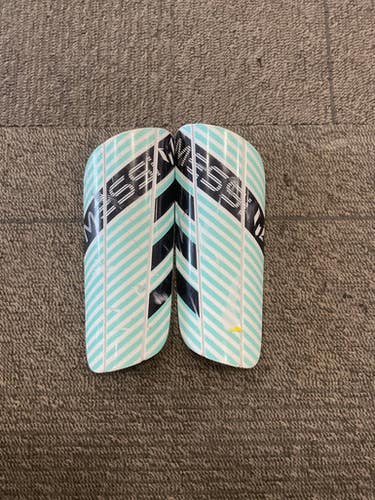 Used Adidas Soccer Shin Guards Junior White SM 11614-S000222449