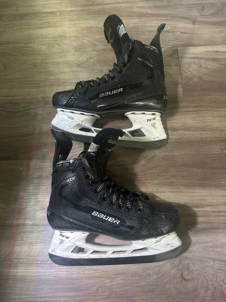 Bauer Supreme Matrix Hockey Skates Size 5.5 (Used)